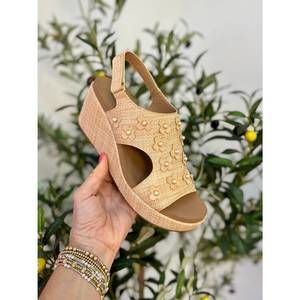 NEW CORKYS FOOTWEAR women's carley raffia flower wedge sandal in natural